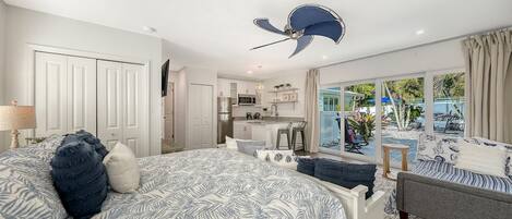 4 chambres, bureau, fer et planche à repasser, lit parapluie