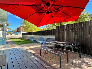 Outdoor dining - Charming 2-bedroom bungalow in the heart of Prescott (Prescott)