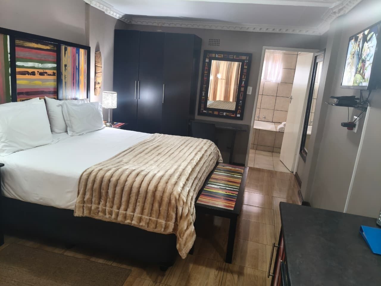 Deluxe Suite | In-room safe, laptop workspace, iron/ironing board (on request)