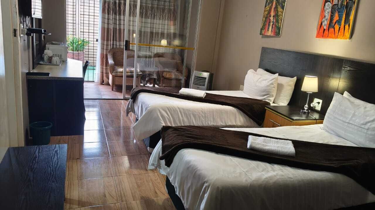 Junior Twin Room | In-room safe, laptop workspace, iron/ironing board (on request)