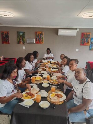 Petit déjeuner anglais (150 ZAR par personne)