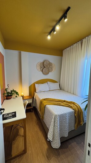 2 bedrooms, free WiFi, bed sheets - Colorful Apartment in the Center of Serra Negra - SP (Estância Suíça Serra Negra)