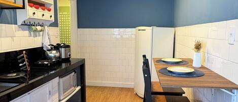 Fridge, microwave, stovetop, cookware/dishes/utensils