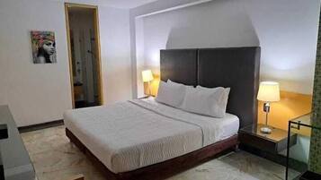 Standard Room | Desk, laptop workspace, iron/ironing board, free WiFi