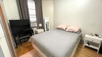 1 bedroom, bed sheets