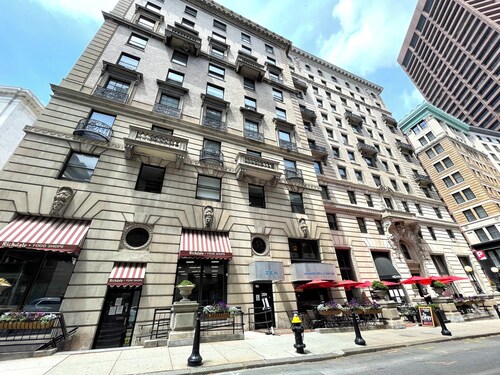 Charming condo with AC on Beacon Hill