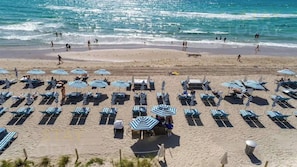 Plage à proximité, chaise longue