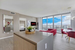 2 slaapkamers, een bureau, reisbedje, gratis wifi