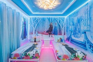 5 slaapkamers, een strijkplank/strijkijzer, wifi, beddengoed