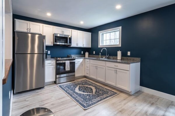 Luxury Apartment, Non Smoking | Private kitchen