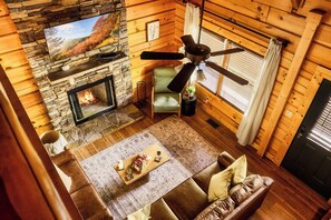 Smart TV, chimenea y futbolito 