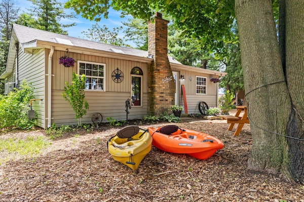 Guests have access to 2 kayaks as well as paddles.