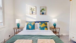 4 chambres, fer et planche à repasser, Wi-Fi, draps fournis