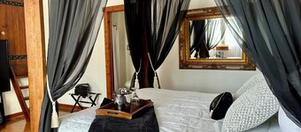  Country living minutes away from Churchill Downs, Airport, major attractions.  