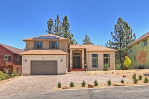 Exterior - New Spacious 6-bedroom chalet in beautiful Big Bear Lake with WiFi, AC (Big Bear Lake)