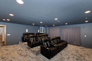 Interior - New Spacious 6-bedroom chalet in beautiful Big Bear Lake with WiFi, AC (Big Bear Lake)