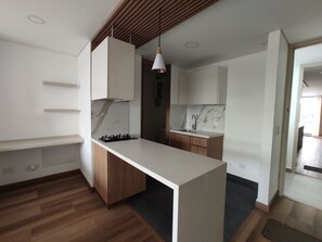 Basic Studio, City View | Private kitchen