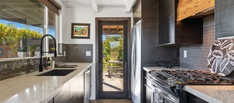 Charming 3-bedroom Equestrian farmhouse with WiFi, AC in welcoming Thermal