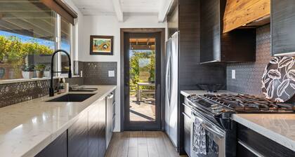 Charming 3-bedroom Equestrian farmhouse with WiFi, AC in welcoming Thermal