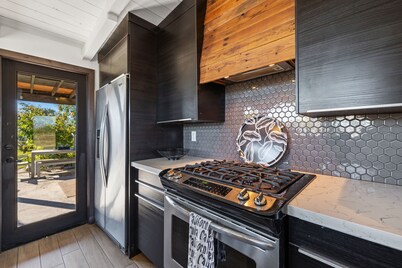 Charming 3-bedroom Equestrian farmhouse with WiFi, AC in welcoming Thermal