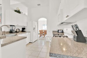 ميكروويف، فرن، موقد طهي مسطح، غسالة أطباق