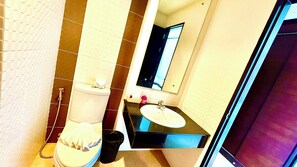Deluxe Twin Room, Balcony | Bathroom | Shower, hair dryer, towels, soap