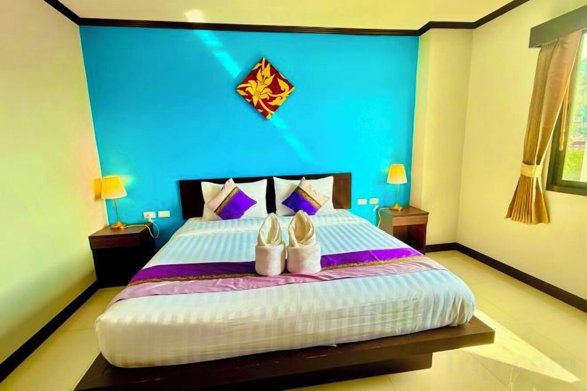 Desk, laptop workspace, free WiFi, bed sheets