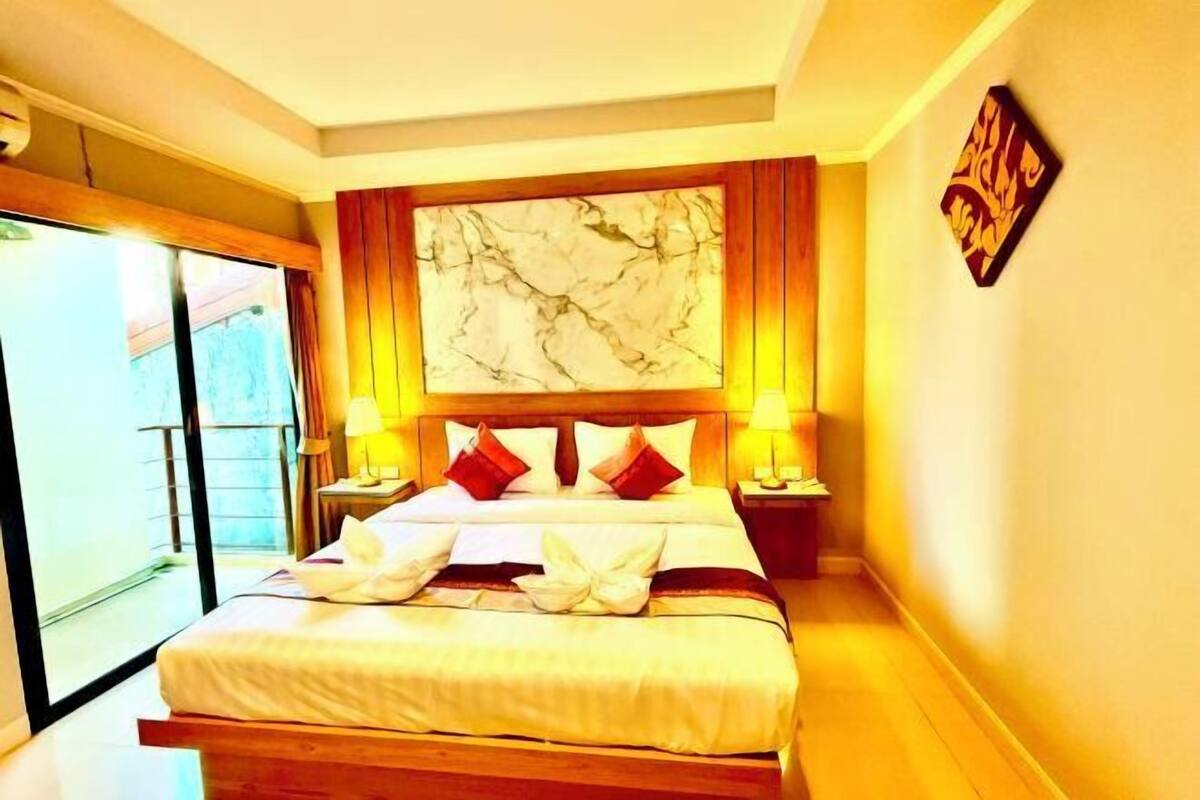 Desk, laptop workspace, free WiFi, bed sheets