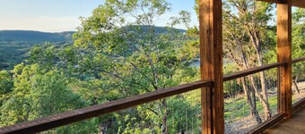 Peaceful HIlltop Cabin w/ Amazing Views & Hot Tub