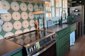 Refrigerador, microondas, horno, placa de cocina