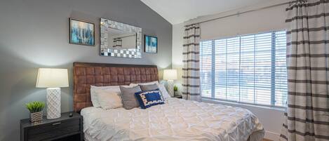 2 chambres, bureau, fer et planche à repasser, lit parapluie