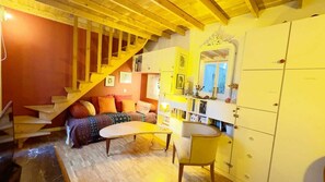 Interior - Small duplex house in the heart of Les Batignolles (Paris)
