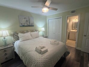 2 chambres, fer et planche à repasser, Wi-Fi gratuit, draps fournis