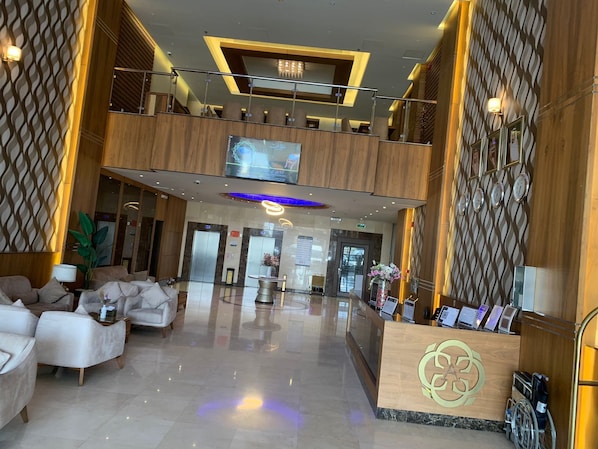 Reception - Laylati Dhahrat Laban (Riyadh)