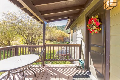 NEW! Cozy Cabin Retreat with Scenic Views