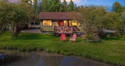 NEW! Cozy Cabin Retreat with Scenic Views