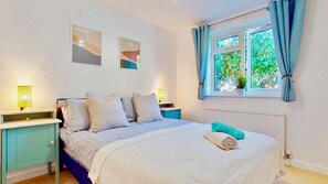 2 slaapkamers, een bureau, een strijkplank/strijkijzer, wifi