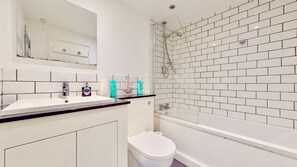 Amenidades de baño ecológicas, secadora de cabello, toallas, jabón 
