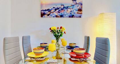 Spacious 2 Bed Ground Floor Apartment with Parking 2 Mins to Town Centre