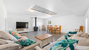 Télévision, cheminée