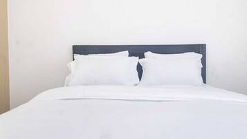 1 kamar tidur, meja kerja, setrika/meja setrika, dan Wi-Fi