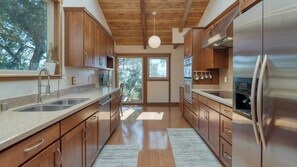 House (3 Bedrooms) | Interior - Serene Crest by Avantstay A+ Design Near Beaches (Pebble Beach)