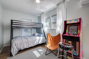 4 chambres, fer et planche à repasser, Wi-Fi, draps fournis