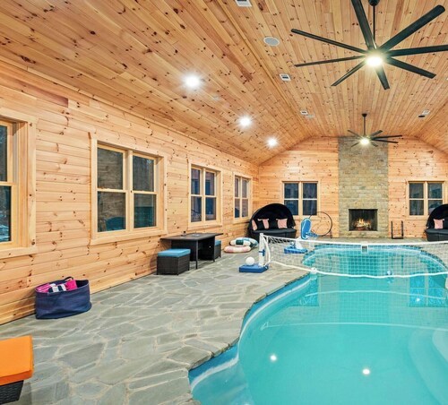 Grand Timber by Avantstay Indoor Pool, Sports Court, Game Room, & More!