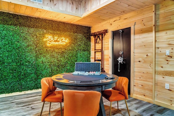 House (5 Bedrooms) | Interior