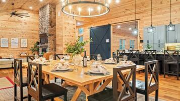 House (5 Bedrooms) | Interior