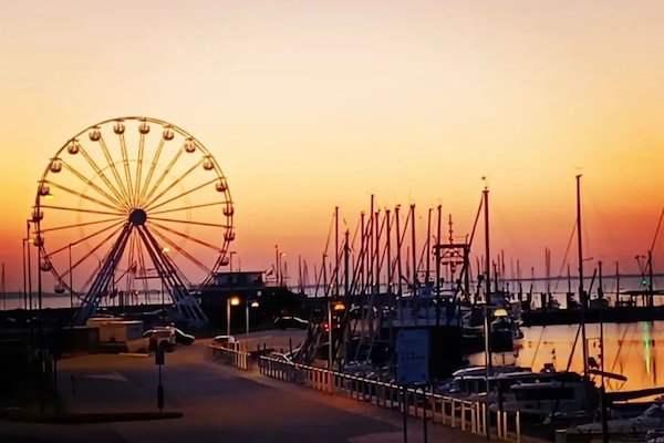 Riesenrad am Hafen - das Highlight von Mai bis Oktober (ca. 10 Min. Fußweg)