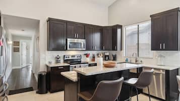 Deluxe House, Patio | Private kitchen | Electric kettle