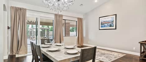 Casa Deluxe, patio | Area soggiorno | TV