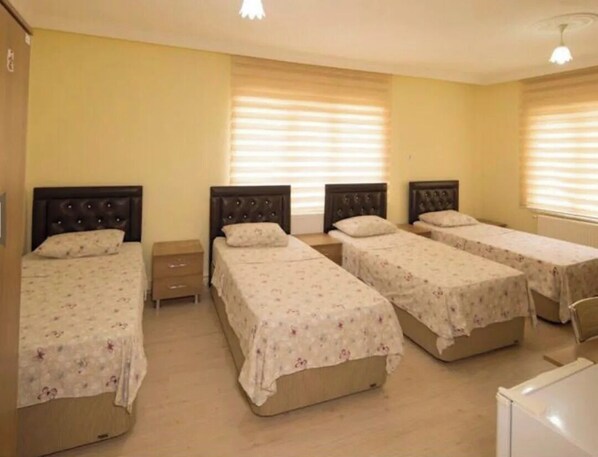 Standard Dört Kişilik Oda, Bahçe Manzaralı